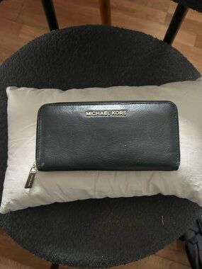 Michael Kors Black Leather Zip Wallet